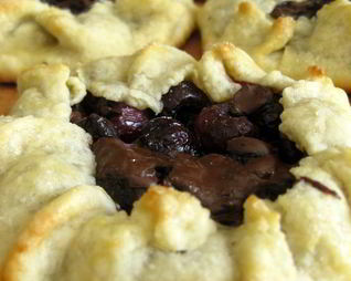 Галеты с черешней и шоколадом