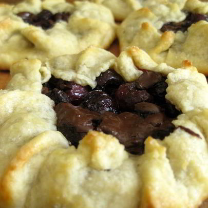 Галеты с черешней и шоколадом