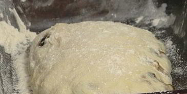 хлеб с оливками и чесноком