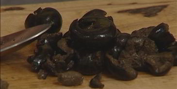 хлеб с оливками и чесноком