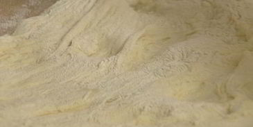 хлеб с оливками и чесноком