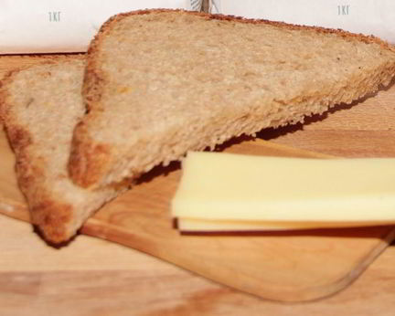 Хлеб с вялеными томатами и луком