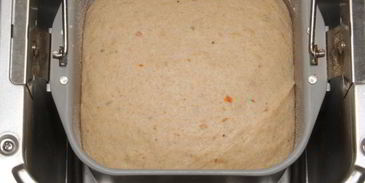 хлеб с вялеными томатами и луком