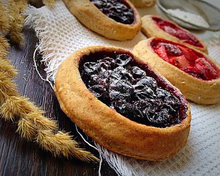 Постные ржаные мини-галеты с ягодами