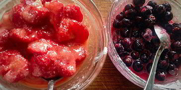 постные ржаные мини-галеты с ягодами