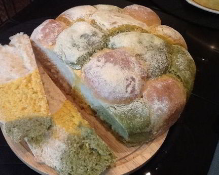 Разноцветный хлебушек с тыквой и щавелем