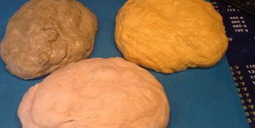 разноцветный хлебушек с тыквой и щавелем