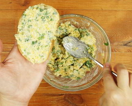 Запеченный хлеб с сыром