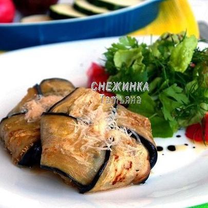 Конвертики из баклажана с моцареллой, томатом и цукини