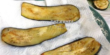 конвертики из баклажана с моцареллой, томатом и цукини