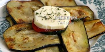 конвертики из баклажана с моцареллой, томатом и цукини