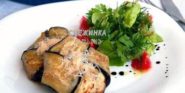 конвертики из баклажана с моцареллой, томатом и цукини