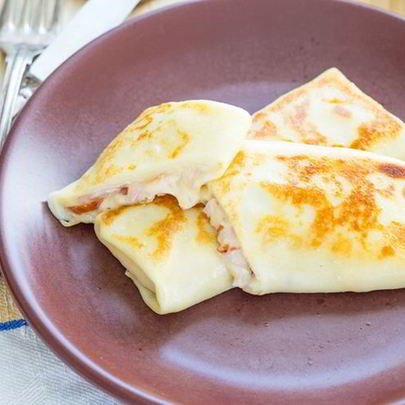 Конвертики из блинов с ветчиной