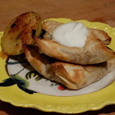 Конвертики из фило с запеченными яблоками