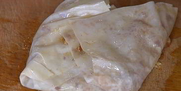 конвертики из фило с запеченными яблоками