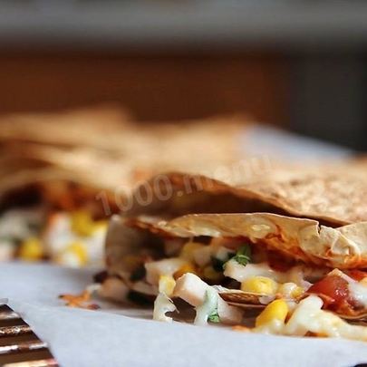 Кесадилья в духовке из лаваша