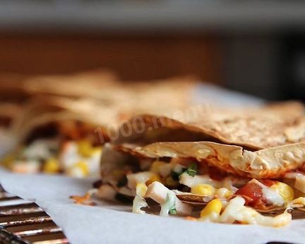 Кесадилья в духовке из лаваша