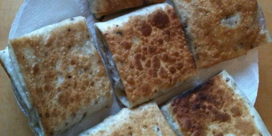 Рецепт хрустящих конвертиков из армянского лаваша на завтрак