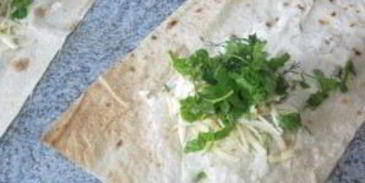 конвертики из лаваша с сыром и зеленью