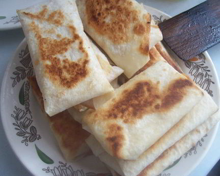 Конвертики из лаваша с ветчиной и сыром