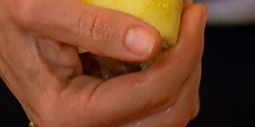 кулечки из лаваша с копченой курицей и авокадо