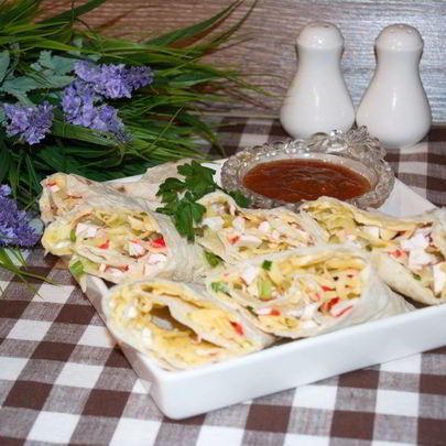 Лаваш с крабовыми палочками и огурцом