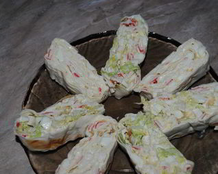 Лаваш с крабовыми палочками и плавленым сыром