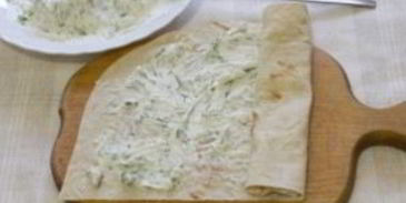 лаваш с начинкой из творога и зелени