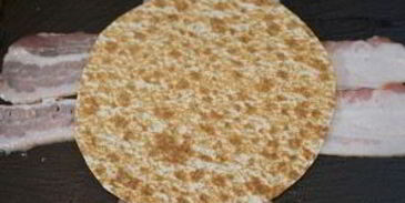 лаваш с начинкой в беконе