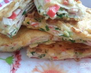 Обжаренный лаваш с крабовыми палочками