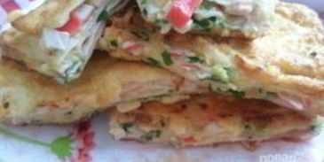 обжаренный лаваш с крабовыми палочками