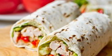 ролл из лаваша с курицей и овощами