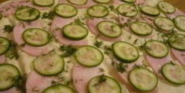 рулетики из лаваша с семгой и ветчиной