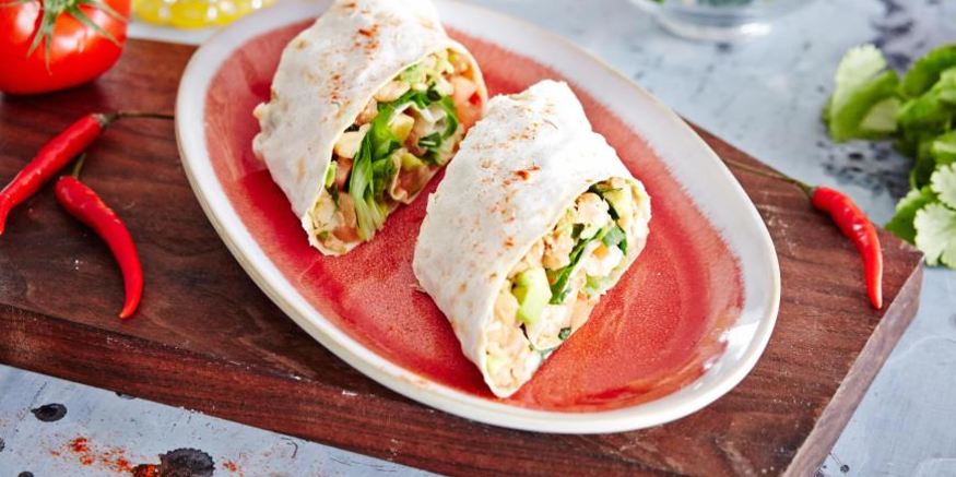 Рецепт рулетов из лаваша с салатом из фасоли и авокадо