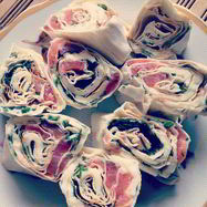 Рецепт Рулетов из лаваша с семгой