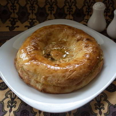 Толстый лаваш с сыром и бужениной