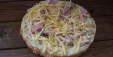 толстый лаваш с сыром и бужениной