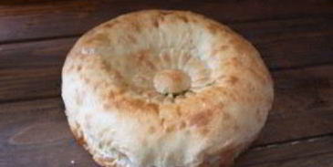 толстый лаваш с сыром и бужениной