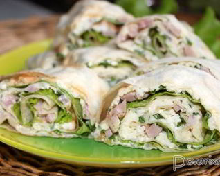 Закуска из лаваша с яйцом и ветчиной