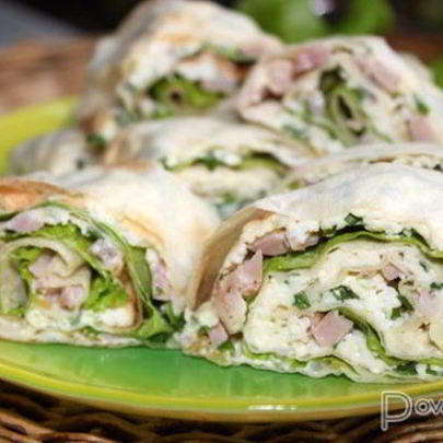 Закуска из лаваша с яйцом и ветчиной