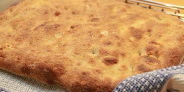 абрикосовая фокачча с лимончелло