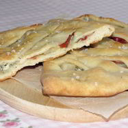 Рецепт Фокаччи с грушей, сыром и беконом