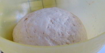 фокачча с грушей, сыром и беконом