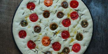 фокачча с помидорами