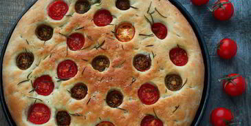 фокачча с помидорами