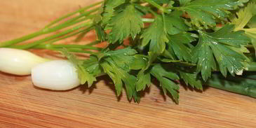 фокачча с сыром и песто из зеленого лука