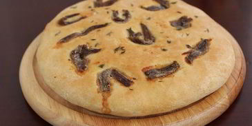 фокачча с тимьяном и анчоусами