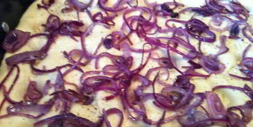 фокачча с жареным луком