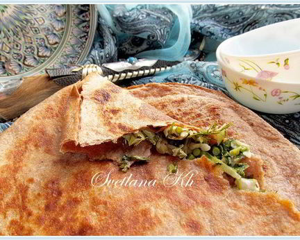 Лавашевые лепешки из цельнозерновой муки с брынзой и зеленью