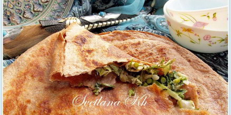 Рецепт лавашевых лепешек из цельнозерновой муки с брынзой и зеленью
